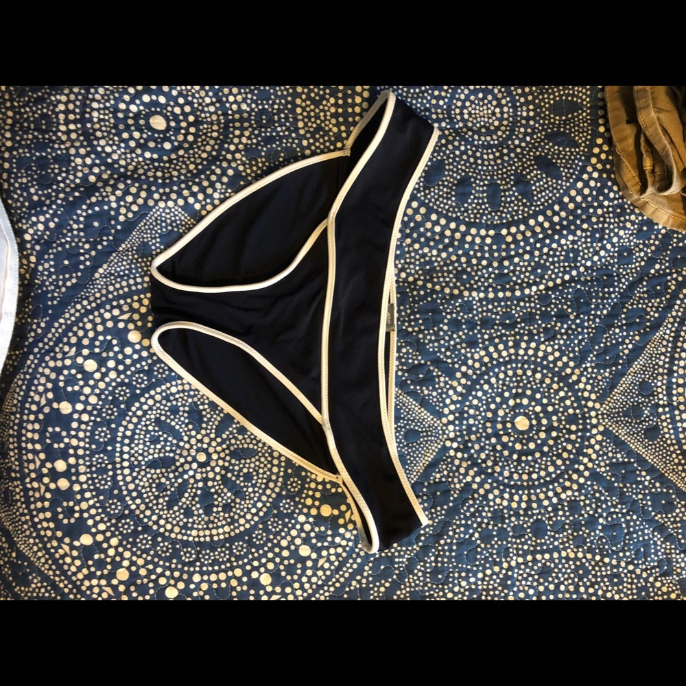Arie navy with white piping bikini bottoms